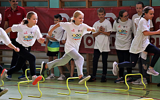 Promowali aktywność fizyczną wśród dzieci. Organizatorzy i sportowcy odwiedzili Szczytno